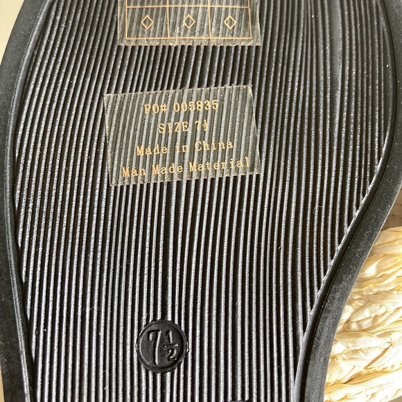 New Journee Collection Ivory Straw Weaving Flip Flops Sandals size 7.5 - Picture 10 of 12